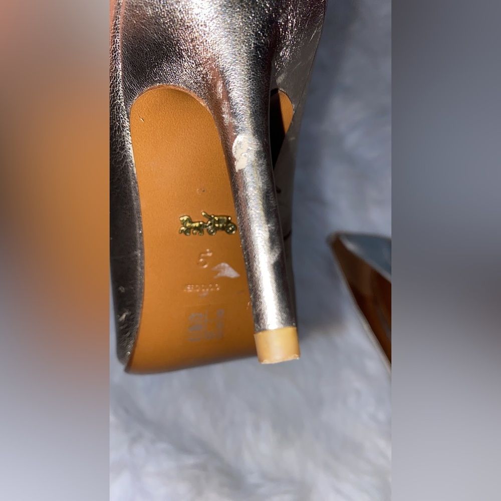 Coach gold heels - Picture 6 of 11